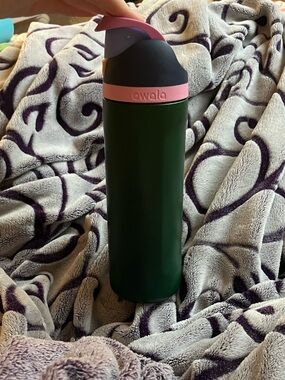 Owala Forest Green FreeSip Waterbottle🌲🌸